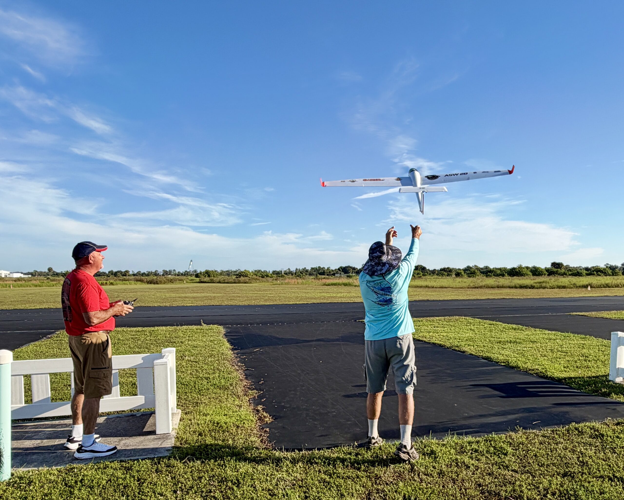 Ken Reinhardt launches Ron Chandler Sailplane